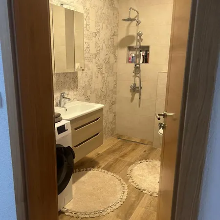 Iman Apartman