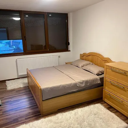 Iman Apartman *